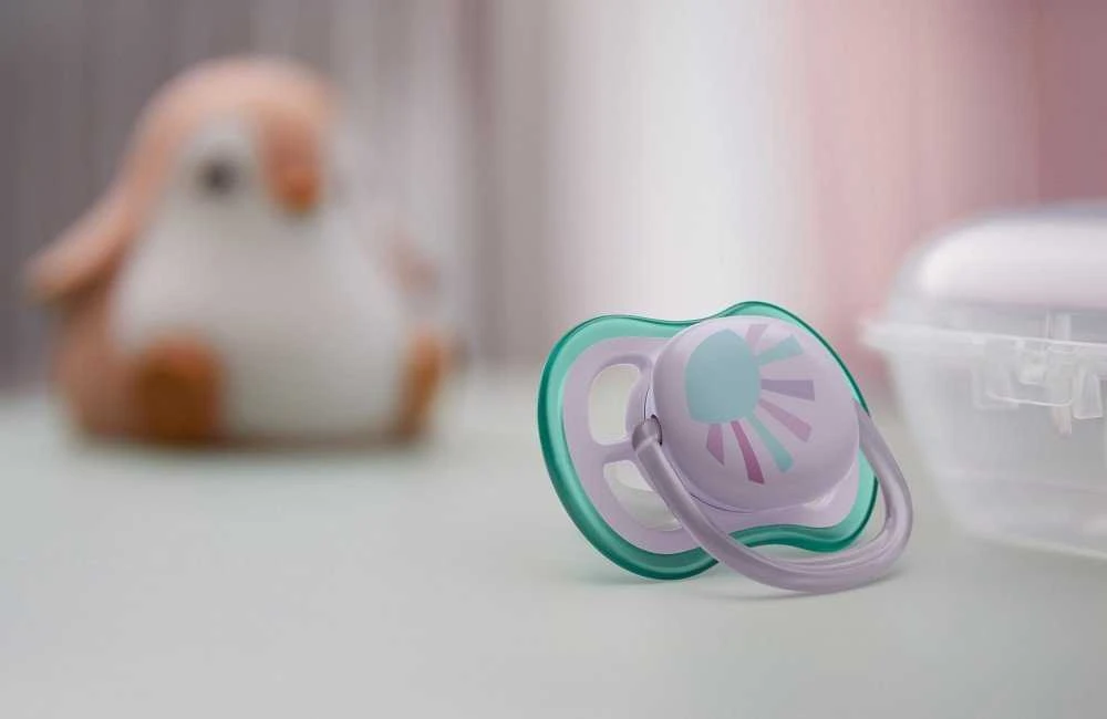 „Philips Avent Ultra Air Deco“ vaivorykštės spalvos čiulptukas berniukams 0-6M (1 vnt.) SCF086/03