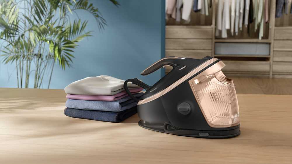 Philips PerfectCare 7000 PSG7300/80 juoda-auksinė