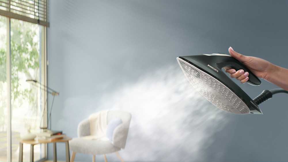 Philips PerfectCare 7000 PSG7300/80 juoda-auksinė