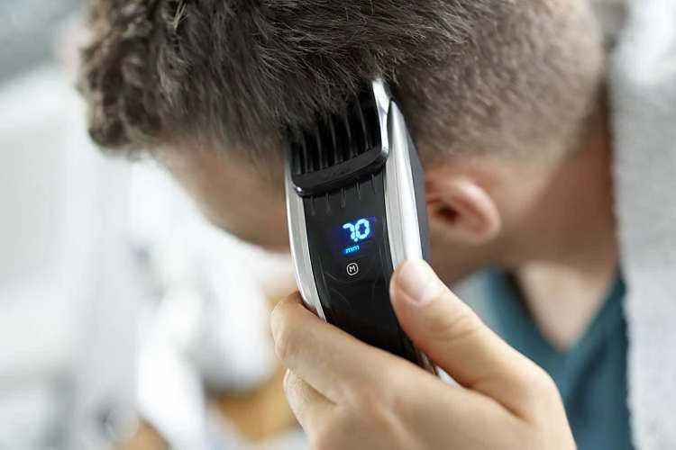 „Philips“ serijos 9000 plaukų kirpimo mašinėlė HC9450/15, titano peiliukai, 400 ilgio nustatymų, 120 min. veikia be laido / 1 val. įkrovimas