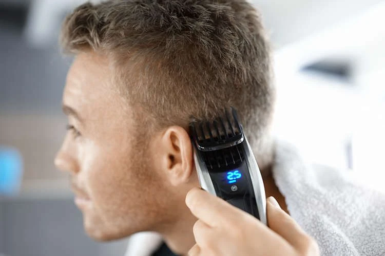„Philips“ serijos 9000 plaukų kirpimo mašinėlė HC9450/15, titano peiliukai, 400 ilgio nustatymų, 120 min. veikia be laido / 1 val. įkrovimas