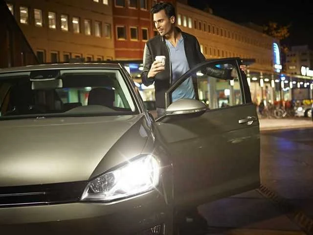 Philips WhiteVisionUltra lemputės švietimas automobilyje