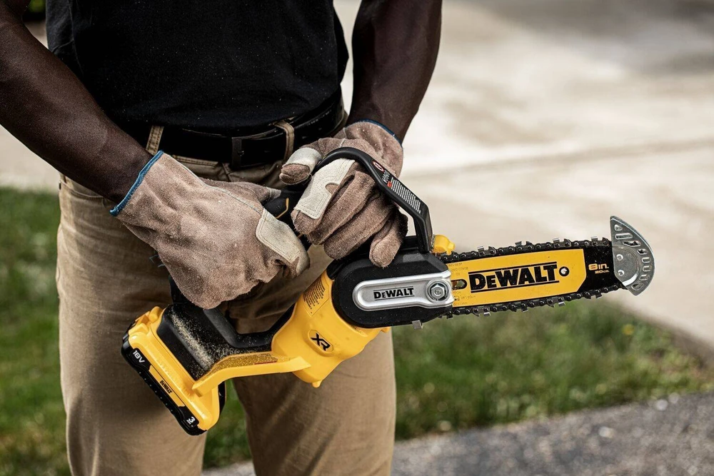 Akumuliatorinis grandininis pjūklas DeWalt DCMPS520N-XJ (be akumuliatoriaus ir pakrovėjo)