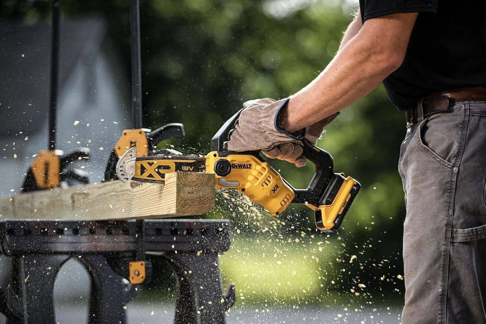 Akumuliatorinis grandininis pjūklas DeWalt DCMPS520N-XJ (be akumuliatoriaus ir pakrovėjo)