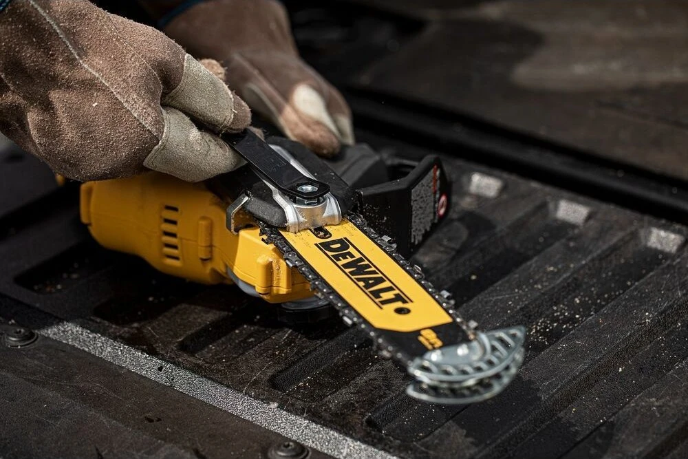 Akumuliatorinis grandininis pjūklas DeWalt DCMPS520N-XJ (be akumuliatoriaus ir pakrovėjo)