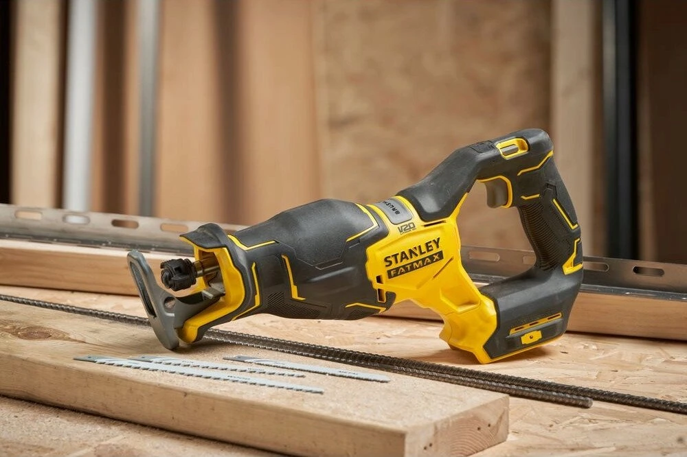 Stanley Fatmax SFMCS311B tiesinis pjūklas 18 V juodas, geltonas