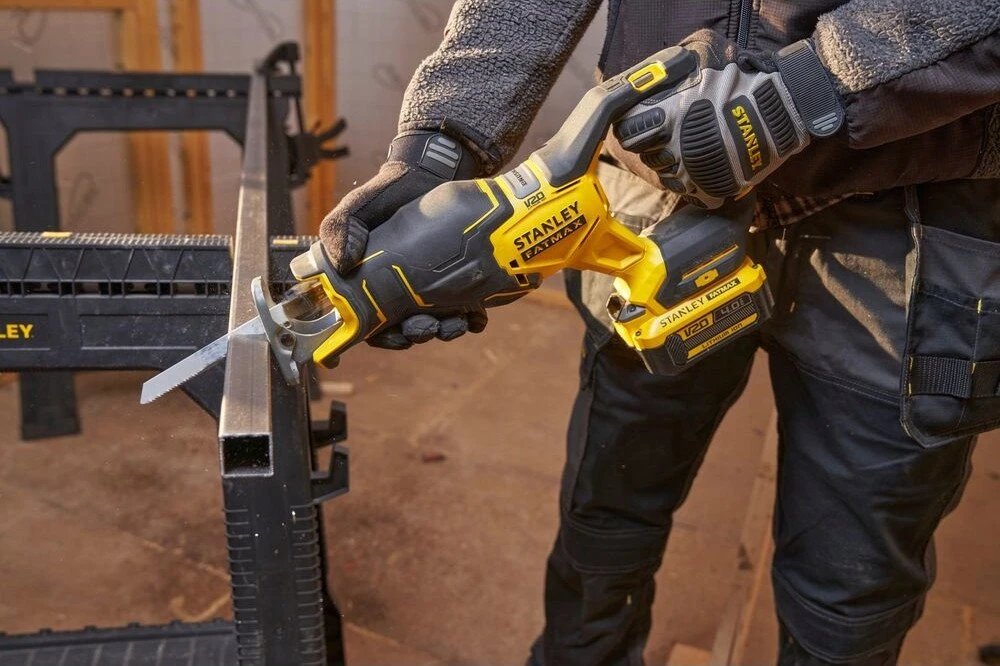 Stanley Fatmax SFMCS311B tiesinis pjūklas 18 V juodas, geltonas