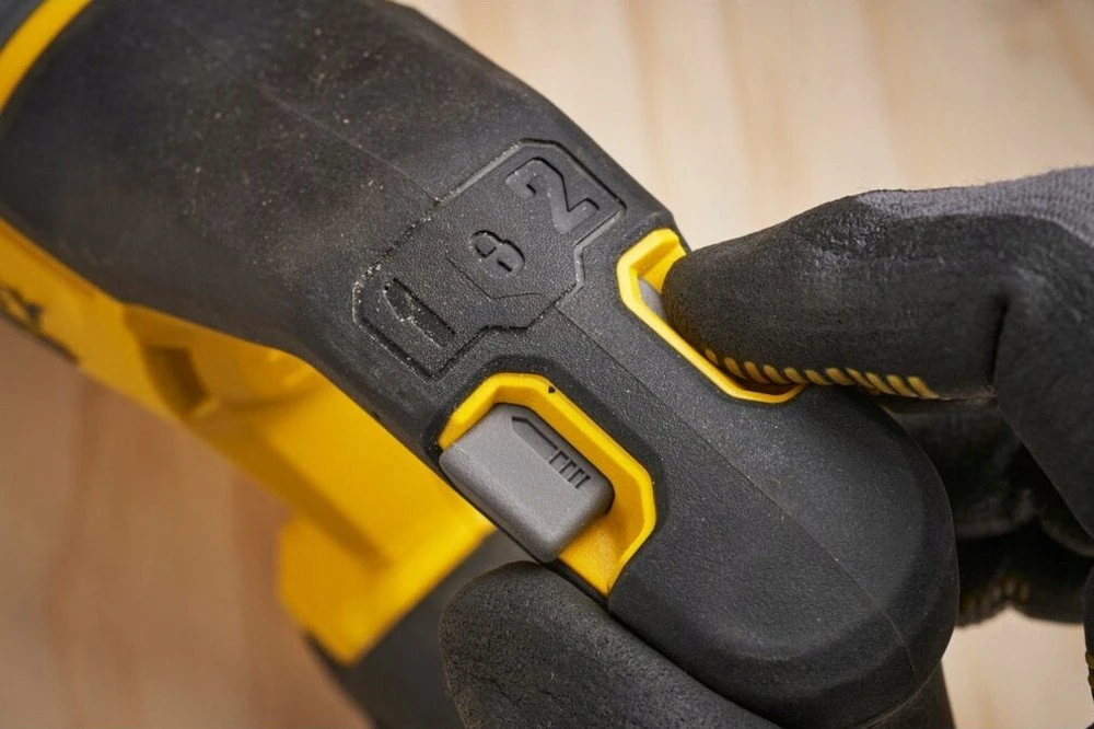 Stanley Fatmax SFMCS311B tiesinis pjūklas 18 V juodas, geltonas