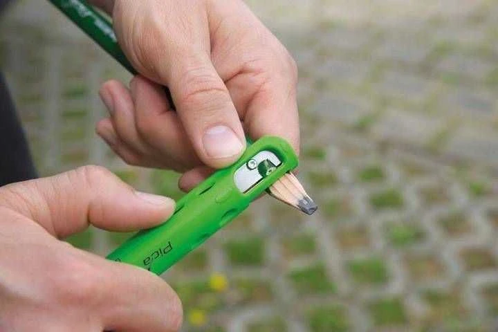 Pica pieštukų drožtukas su įstatytu pieštuku