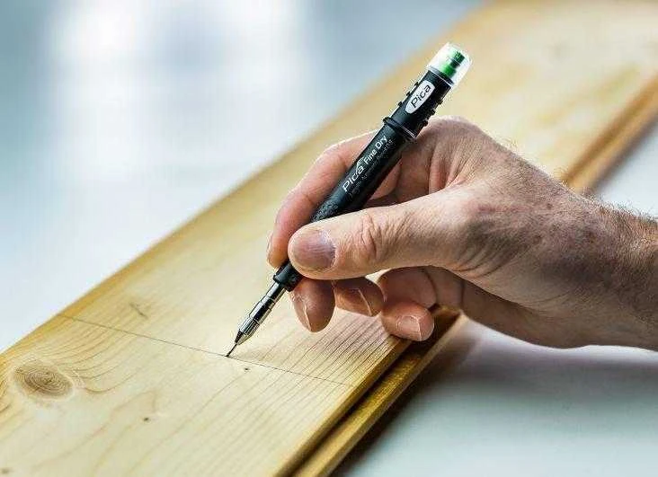 Pica automatinis žymeklis Fine Dry 0,9mm su grafitine šerdimi