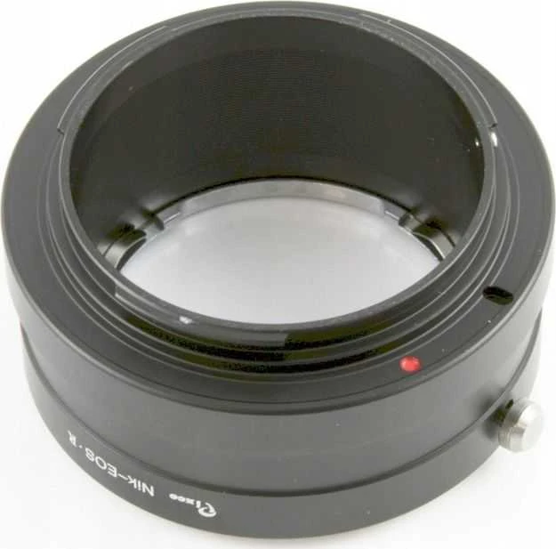 Pixco adapteris su raudonu žymėjimu Canon EOS R kamerai