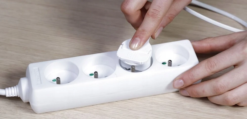 Plastrol Rozgałęźnik dwukrotny, 2x gniazda wtyczkowe su uziemieniem, 1xgniazdo usb a, 1xgniazdo usb c