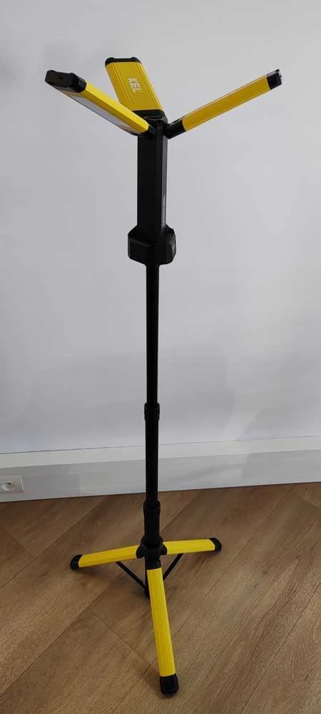 Plastrol Lampa warsztatowa potrójna akumuliatorinė na statywie