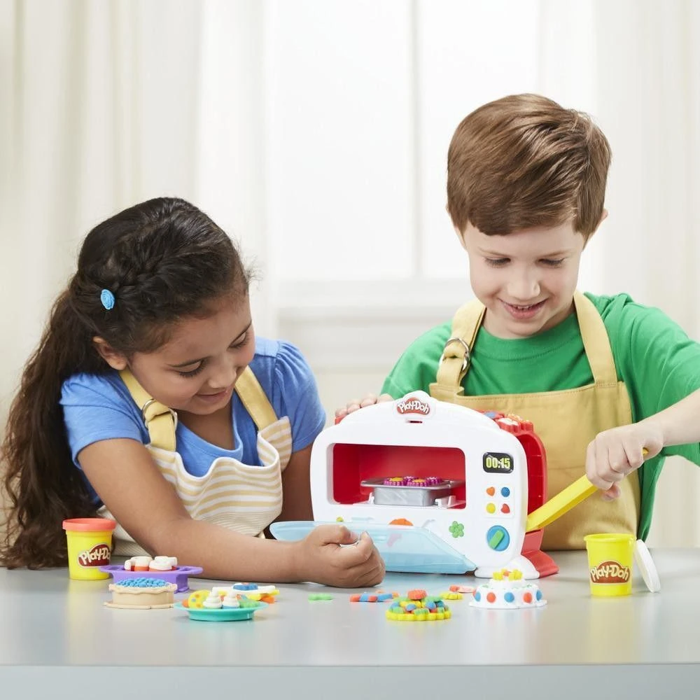 PLAY DOH KITCHEN CASTRY RINKINYS MAGICAL OVEN + priedai B9740