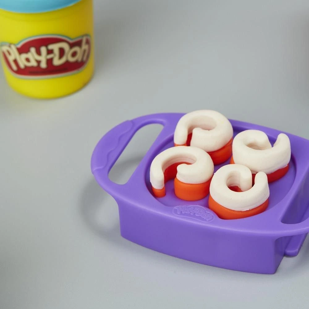 PLAY DOH KITCHEN CASTRY RINKINYS MAGICAL OVEN + priedai B9740