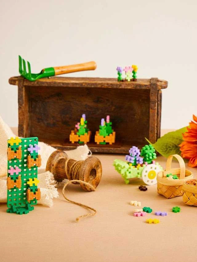 „Plus Plus“ – išmokite statyti gėlių parduotuvę – (4336)