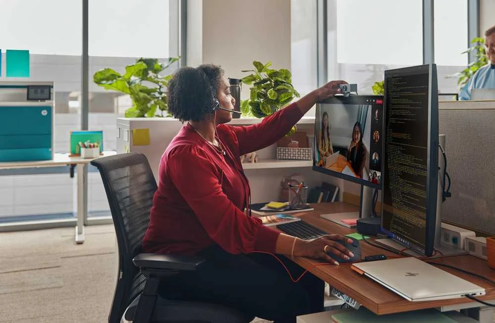 Ausinės POLY Blackwire 3310 Microsoft Teams sertifikuota ausinė + USB-C/A adapteris TAA