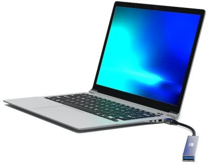 USB-C šakotuvas prijungtas prie nešiojamojo kompiuterio