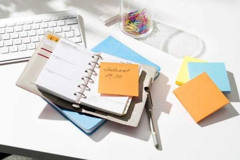 3M Lipnūs lapeliai Post-it Neon, 76 x 76 mm, 100 lapelių, oranžinė