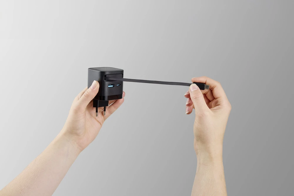 Įkroviklis Intenso adapter zasilający 1x USB-A 1x USB-C 65 W (7806520)