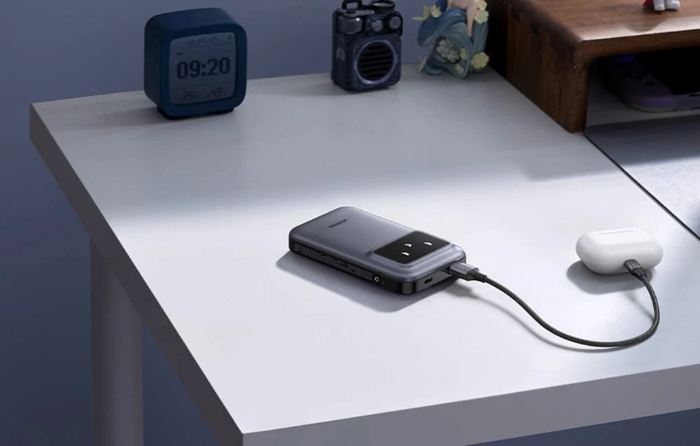 Nešiojamas įkroviklis UGREEN 10000mAh Power Bank su integruotu kabeliu
