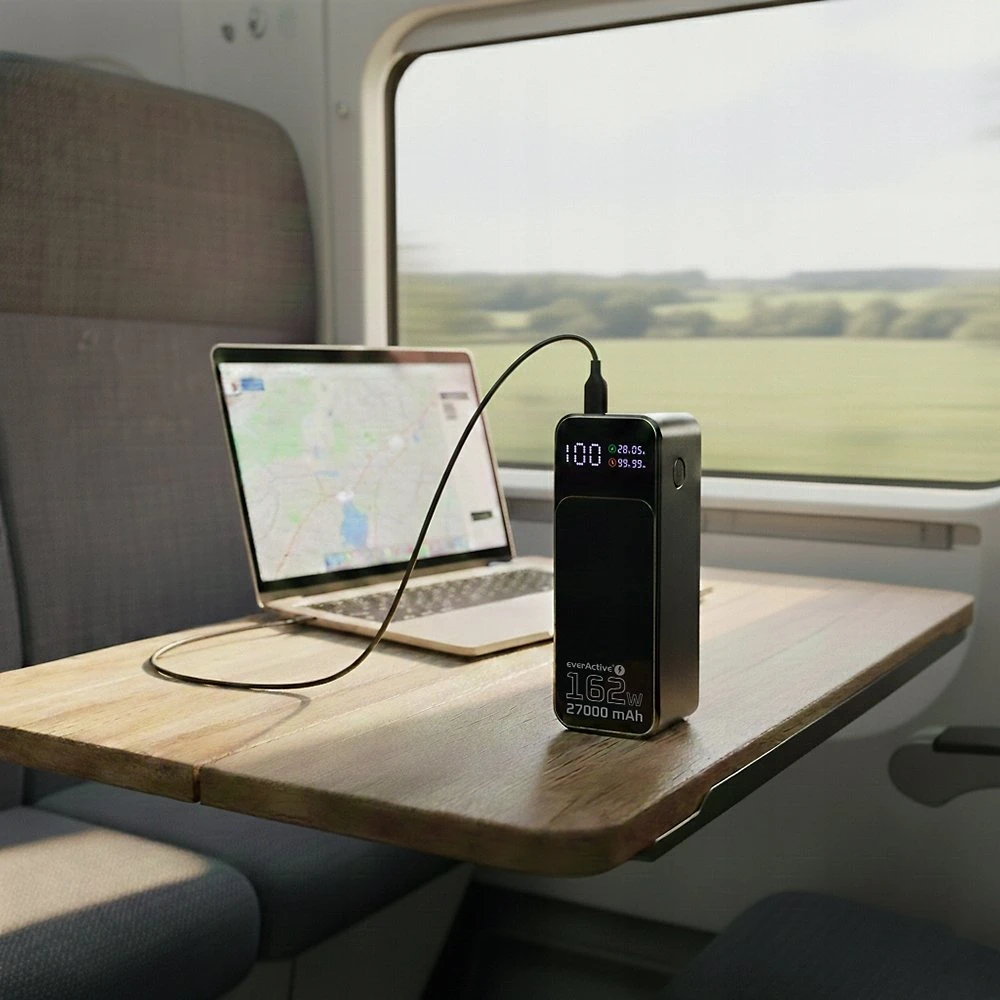 „everactive“ išorinė baterija 27 000 mAh, 1x USB, 2x USB-C, 162,5 W, QC4+, žibintuvėlis, LCD ekranas, juodas
