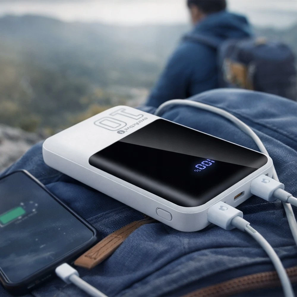 „everactive“ nešiojama įkroviklis 10 000 mAh, 2x USB, 1x USB-C 22,5 W, QC4+, LCD ekranas, baltas