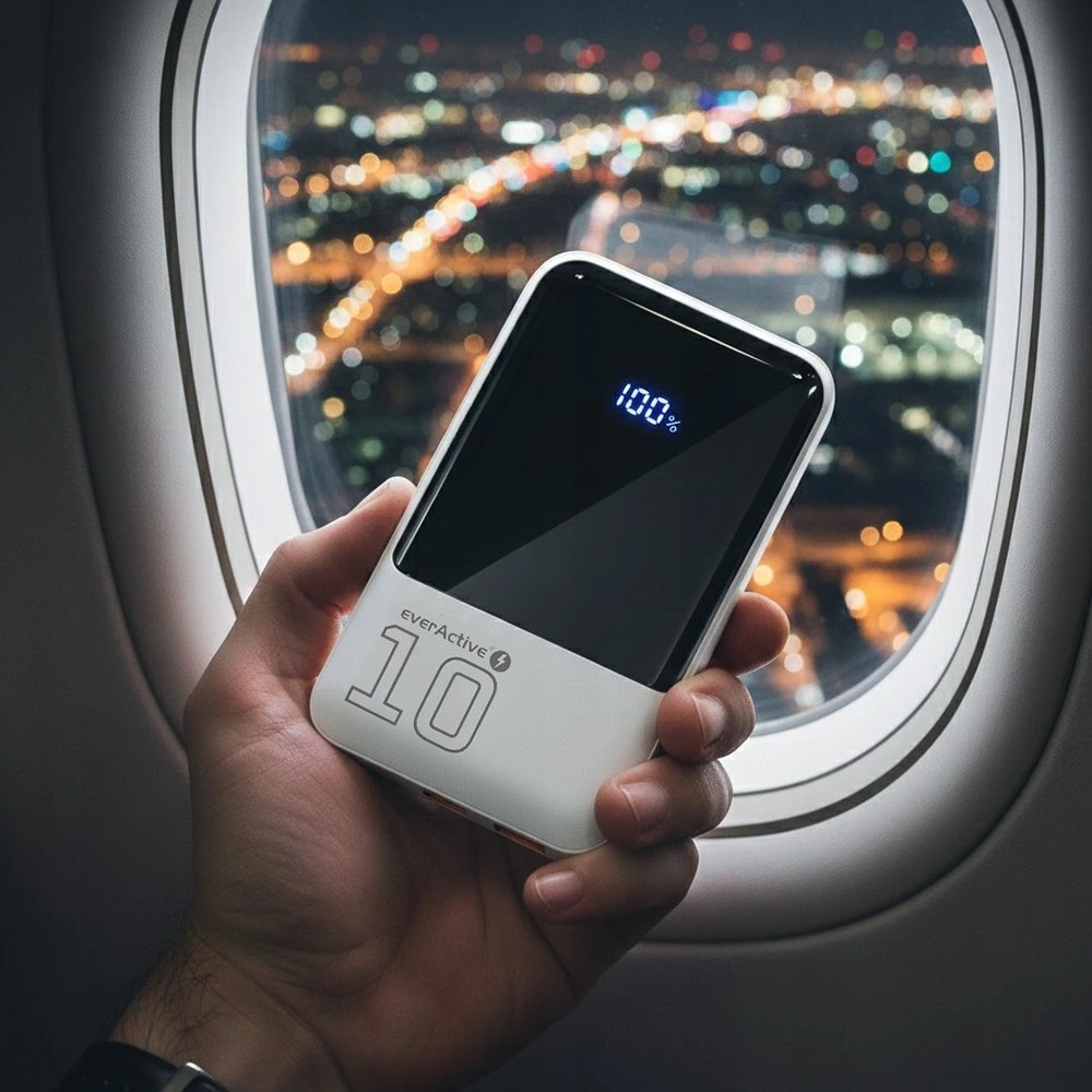 „everactive“ nešiojama įkroviklis 10 000 mAh, 2x USB, 1x USB-C 22,5 W, QC4+, LCD ekranas, baltas
