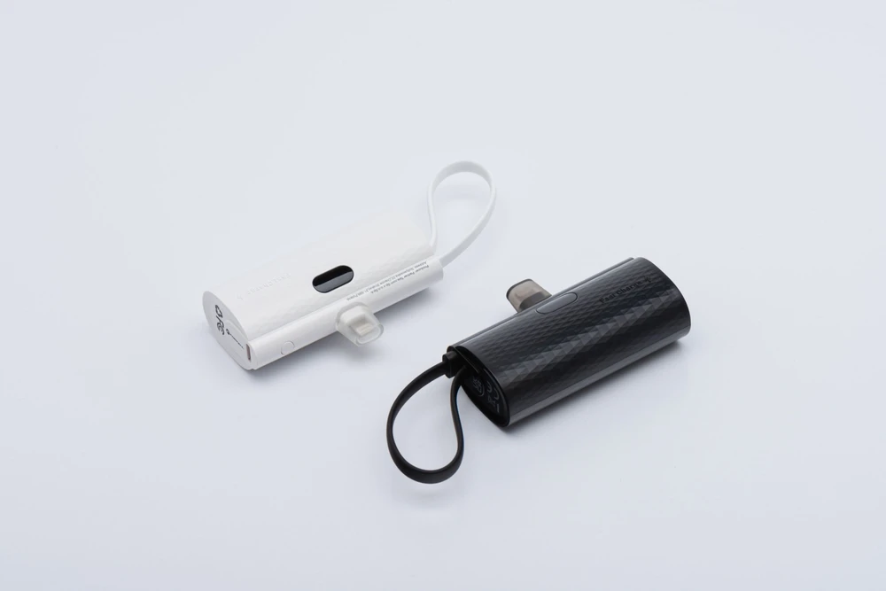 „Forcell F-Energy“ išorinė baterija „F5K3 PD 20W 5000 mAh“ su integruota USB C jungtimi, juoda