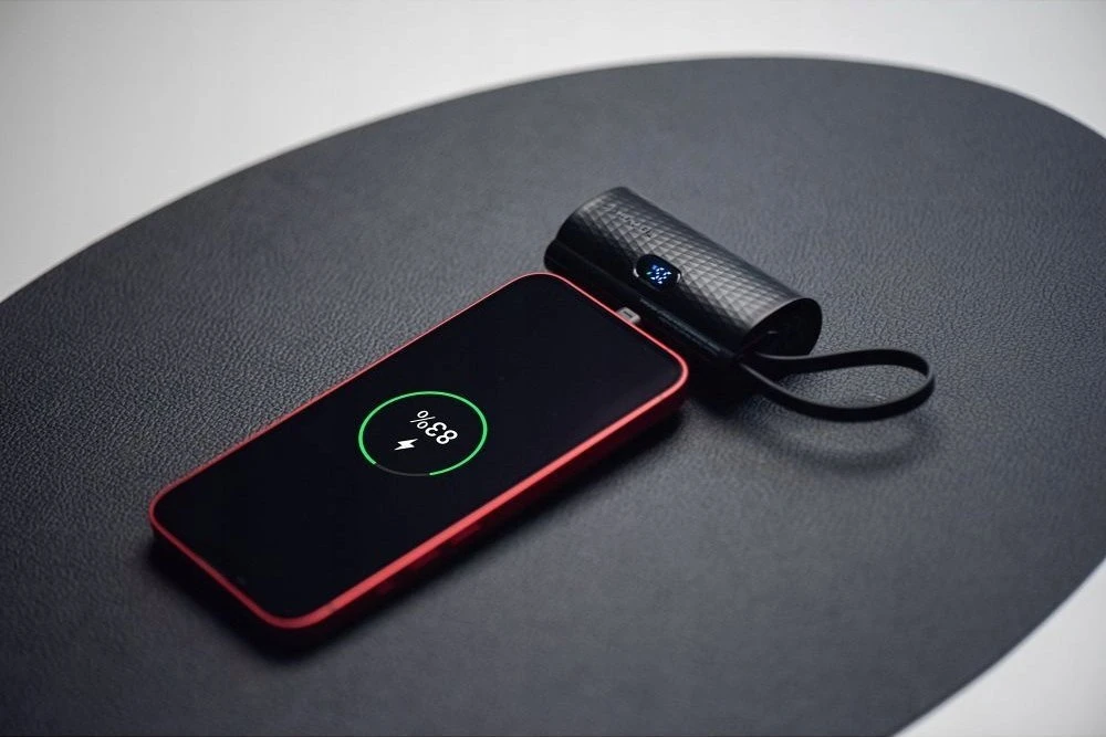 „Forcell F-Energy“ išorinė baterija „F5K3 PD 20W 5000 mAh“ su integruota USB C jungtimi, juoda