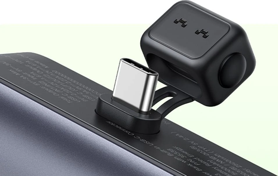 Nešiojama išorinė baterija UGREEN PB503, 5000 mAh 22,5 W, su integruotu USB-C kištuku