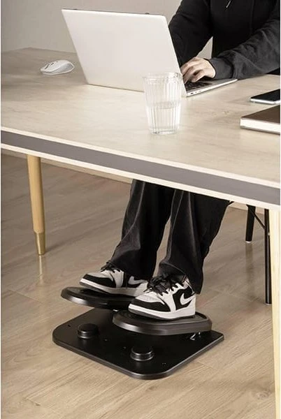 Powerton ERGO STEPPER ergonomiškas kojų atramos pagrindas, juodas