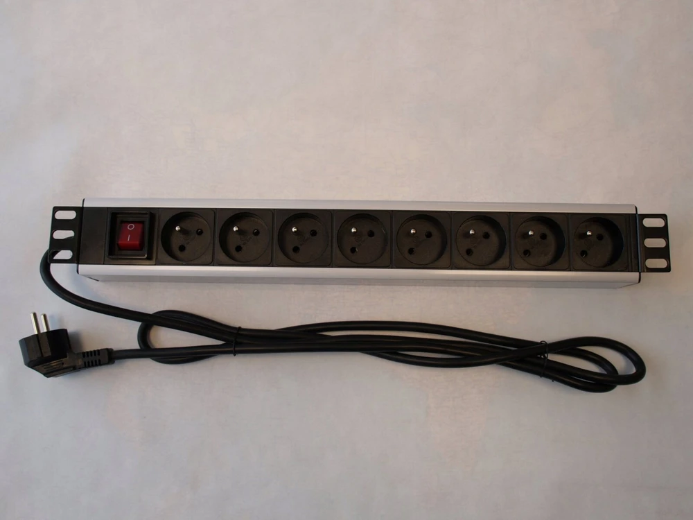 Šakotuvas PremiumCord PremiumCord Panel napájecí do 19'' racku 1.5U, 8x230V, 2m kabelis, vypínač