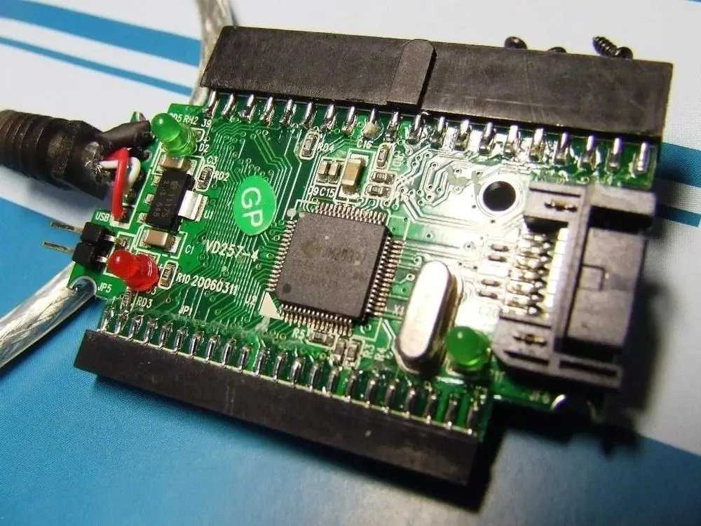 „PremiumCord“ – USB 2.0 IDE + SATA ryšys su „Cavi“ ir „Rete“ maitinimo šaltiniu