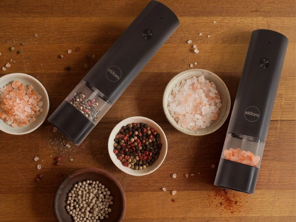 ELDOM ZMP5 BATTERY-POWERED PEPPER AND SALT GRINDER SET WITH STAND, Juodas