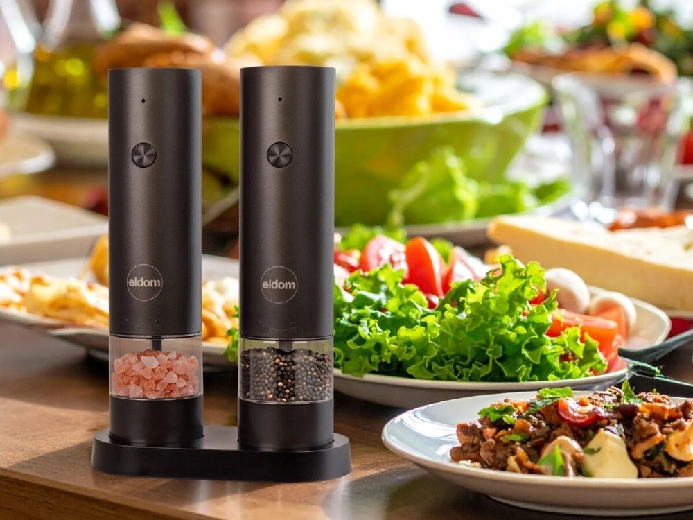 ELDOM ZMP5 BATTERY-POWERED PEPPER AND SALT GRINDER SET WITH STAND, Juodas
