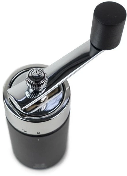 Prieskonių malūnėlis Peugeot Isen Nutmeg Mill 15 cm with Crank juodas