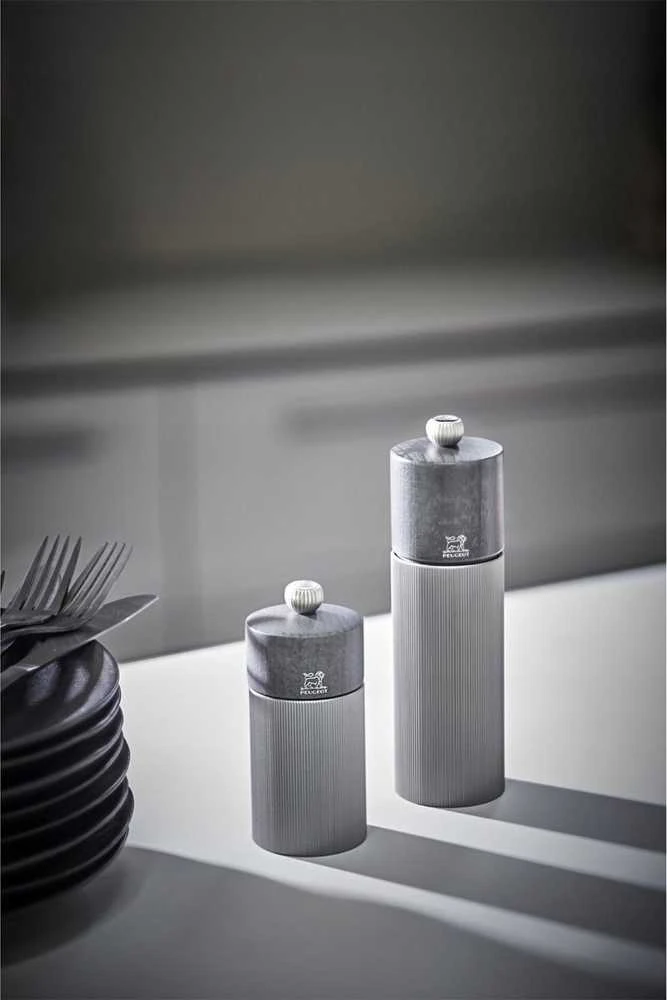 Peugeot Pepper grinder, 18 cm, Dark Carbone Line