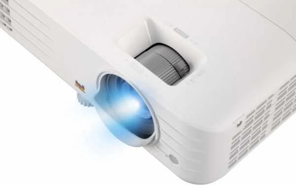 Projektorius ViewSonic 4K UHD (3840x2160), 3200AL, 12 000:1 kontrastas, SuperColor technologija, HDR/HLG, suderinama su 3D, TR1.5-1.65, 1.1x priartinimas, 27dB triukšmo lygis (Eco), 5ms įvesties delsa