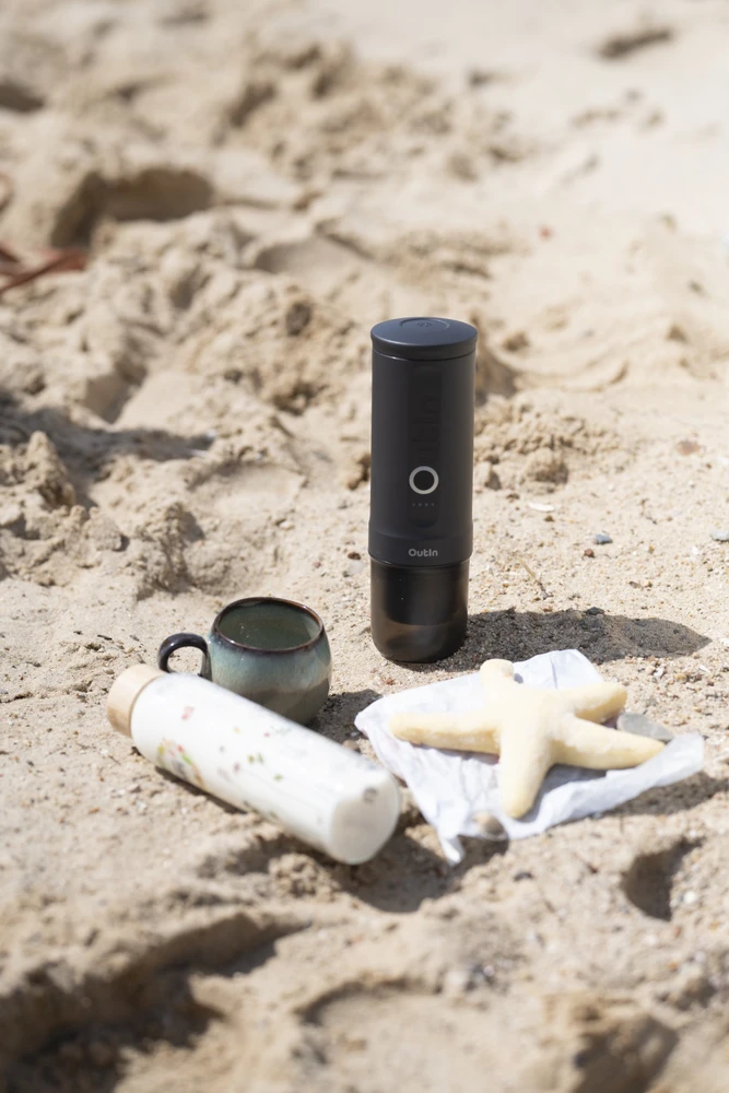 Outin Nano 7500 mAh nešiojamasis kavos virimo aparato rinkinys (pilkas) + apsauginis dėklas