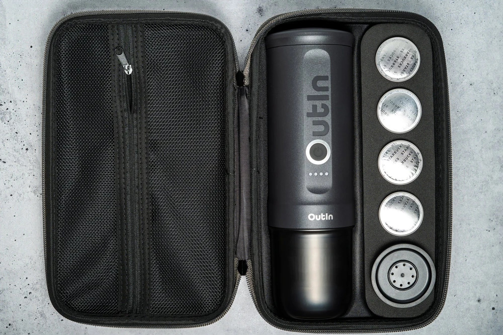 Outin Nano 7500 mAh nešiojamasis kavos virimo aparato rinkinys (pilkas) + apsauginis dėklas