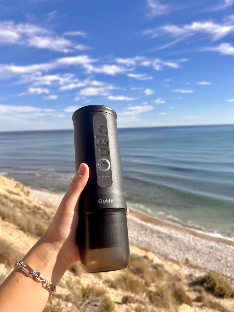 Outin Nano 7500 mAh nešiojamasis kavos virimo aparatas (pilkas)
