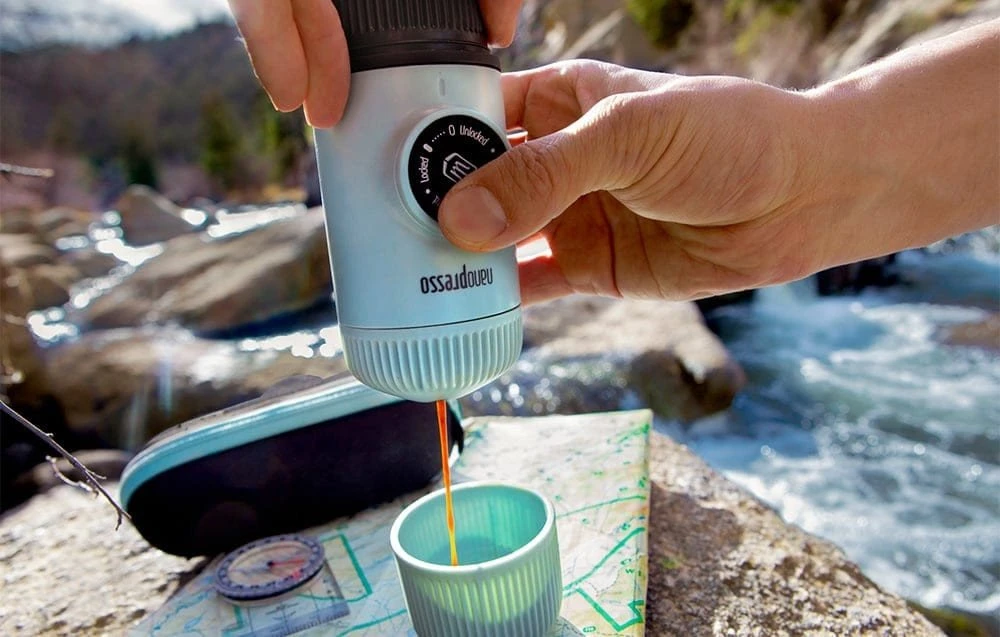 Rankinis maltos kavos aparatas su dėklu Wacaco Nanopresso, Mėlynas