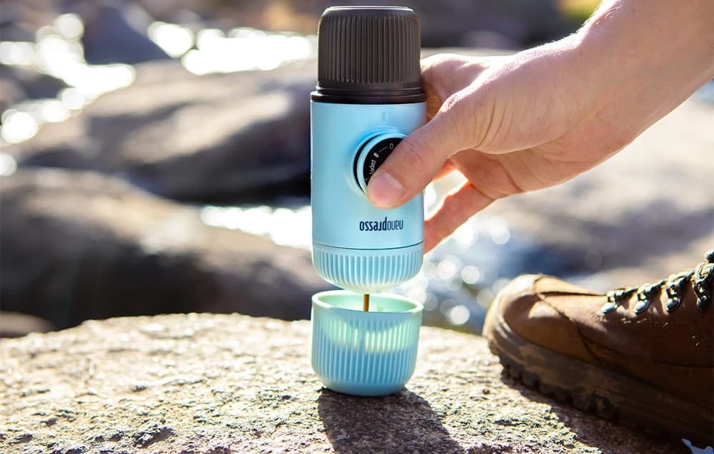 Rankinis maltos kavos aparatas su dėklu Wacaco Nanopresso, Mėlynas