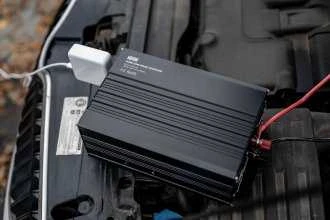 Objektyvas Newell įtampos keitiklis su gryna sinusine banga - 12 V / 230 V, 1000 W