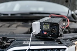 Objektyvas Newell įtampos keitiklis su gryna sinusine banga - 12 V / 230 V, 2000 W