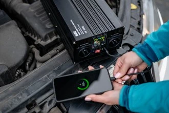 Objektyvas Newell įtampos keitiklis su gryna sinusine banga - 12 V / 230 V, 2000 W
