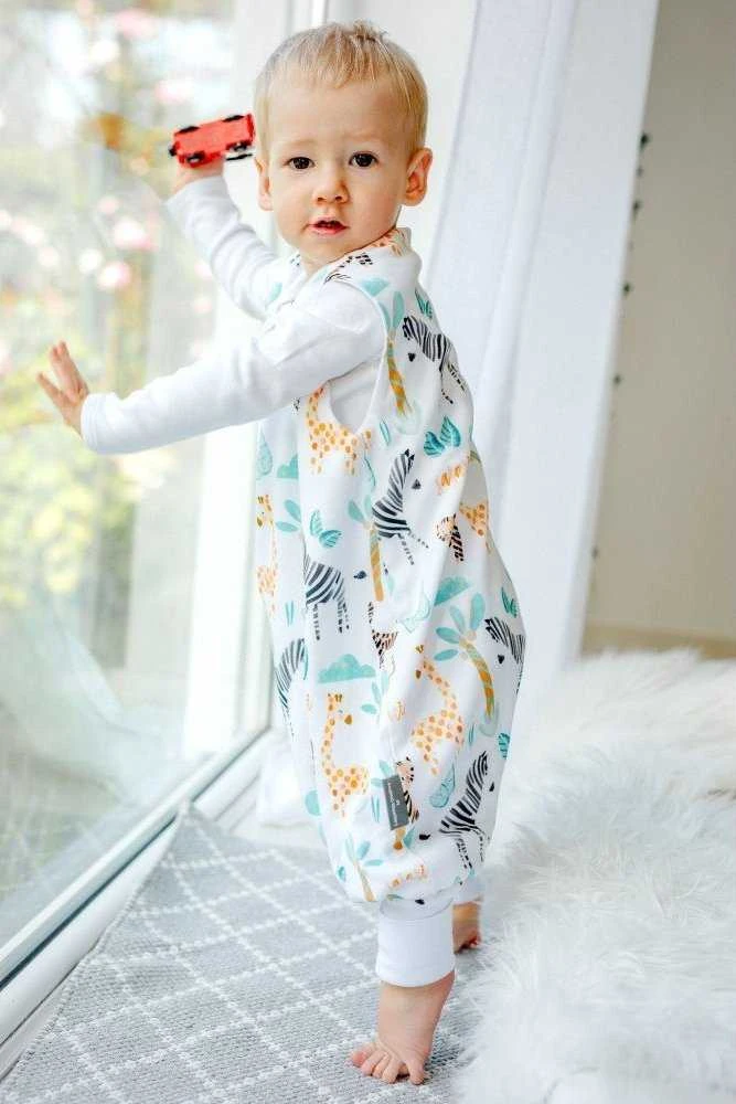 PULP BAMBOO Baby miegmaišis su 2 TOG kojinėmis - SPALVOTAS SAFARI nuo 6m iki 2,5l