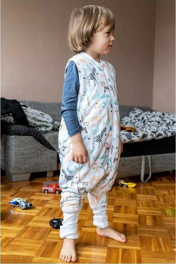 PULP BAMBOO Baby miegmaišis su 2 TOG kojinėmis - SPALVOTAS SAFARI nuo 6m iki 2,5l
