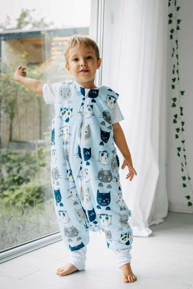 PULP BAMBOO Baby miegmaišis su kojelėmis 2 TOG - Mėlyna Cats - nuo 2l iki 4l